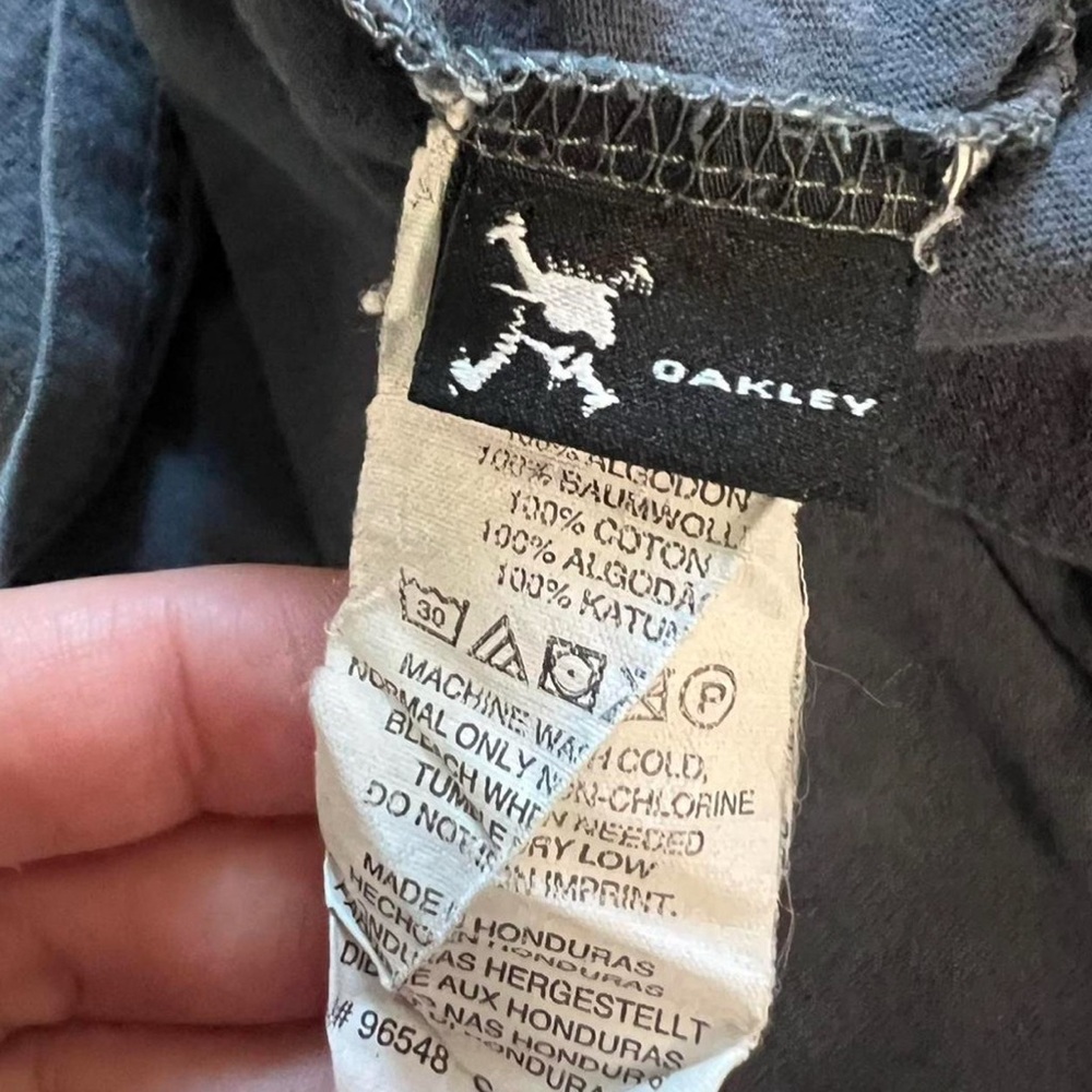 Oakley‎ Tee with Vibrant Logo Size Large - Picture 4 of 4
